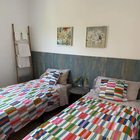 Sarah Kite Ii Vv, 3 Prázdninový dům